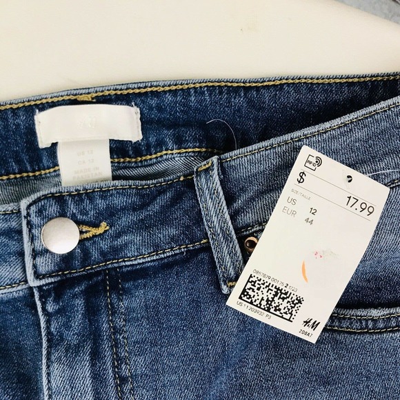 H&M Women's 12 Blue Jean Shorts Distressed Cuffed Stretch Medium Wash NWT S35 - Picture 2 of 4